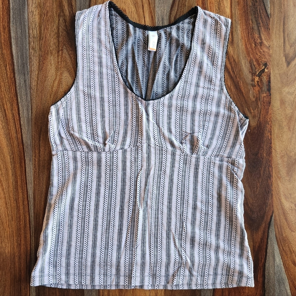 Yoga Pilates Top Comfortable Cute Medium Lavender Black Scoop Neck